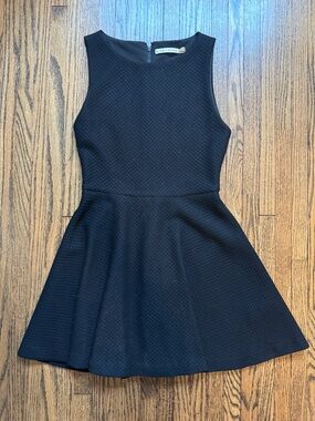 Alice + Olivia Black Textured Fit-and-Flare Mini Dress, like new! 🖤